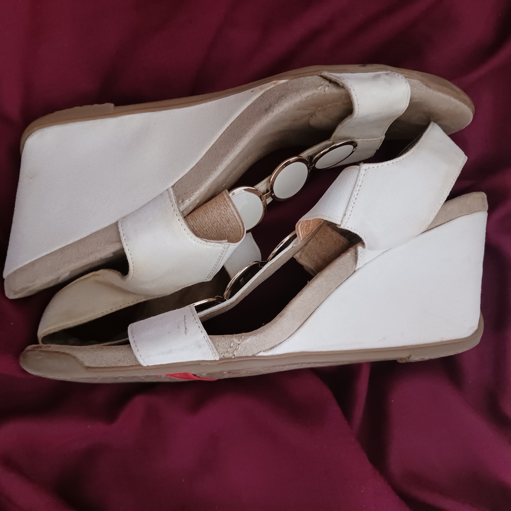 Anne Klein Cream and Tan Sandals - Picture 9 of 9